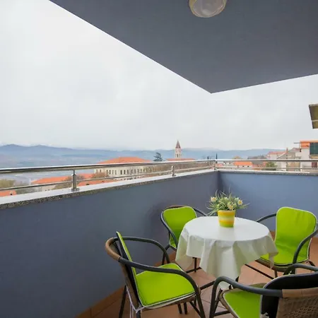Petra Apartment *