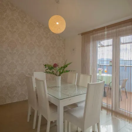 Petra Apartment *